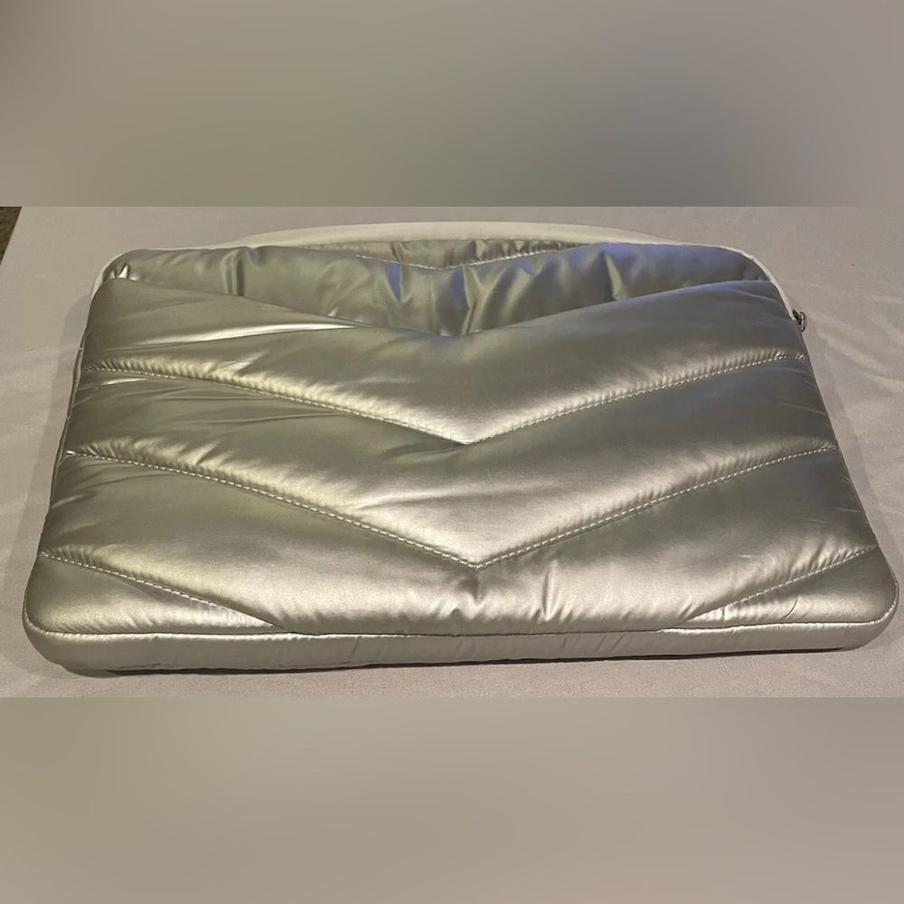 EUC Athleta Caraa Laptop bag, silver